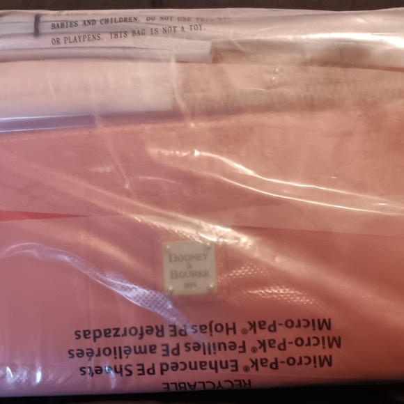 DOONEY AND BOURKE ITALIAN SAFFIANO LEATHER WRISTLET (TOMATO)  NWT - Picture 6 of 7